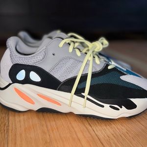 YEEZY Wave Runner 700